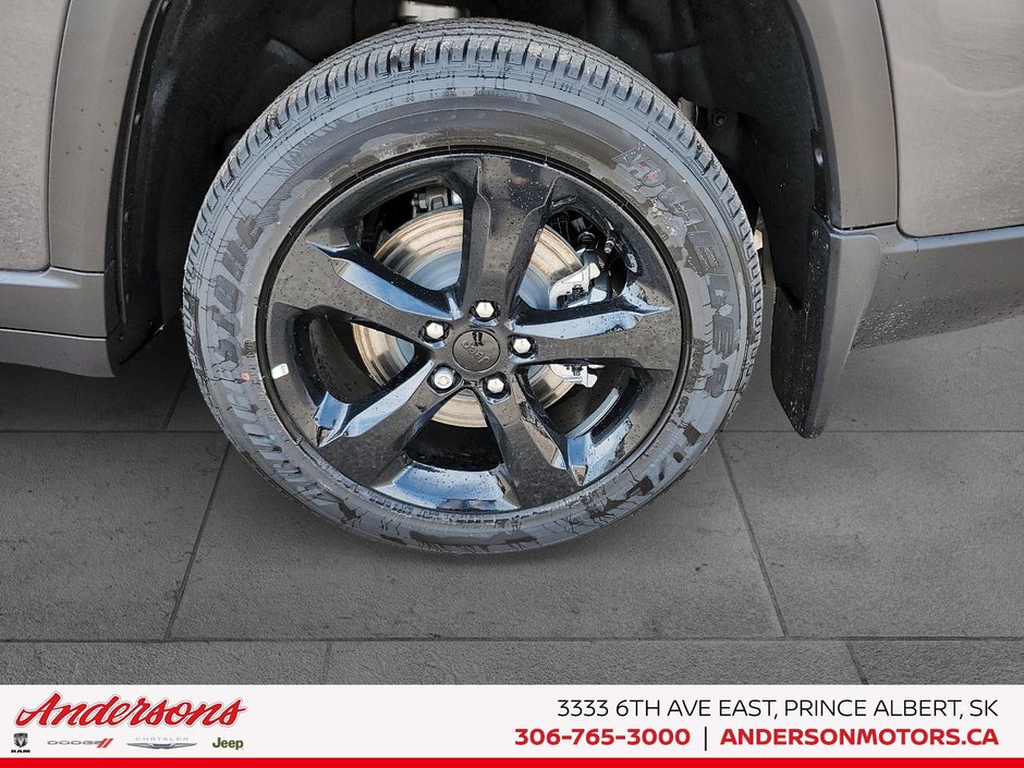 2026 Jeep Grand Cherokee L ALTITUDE Three Rows / Wireless Charging / ParkSense