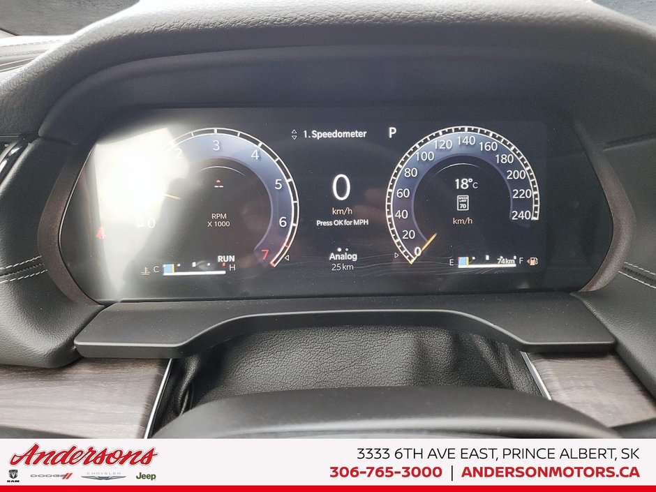 2026 Jeep Grand Cherokee L ALTITUDE Three Rows / Wireless Charging / ParkSense