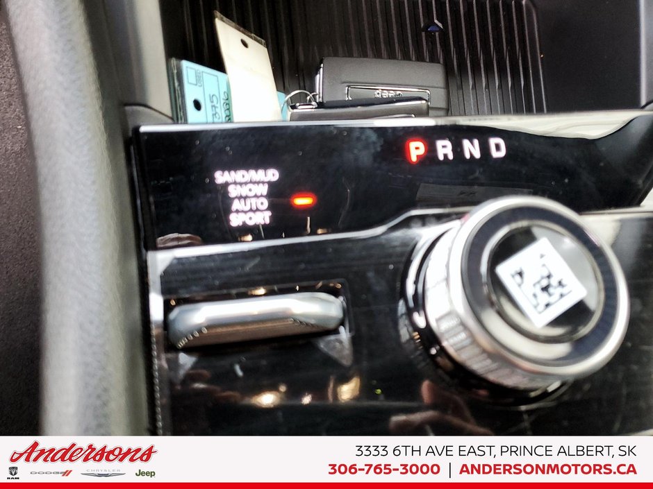 2026 Jeep Grand Cherokee L ALTITUDE Three Rows / Wireless Charging / ParkSense