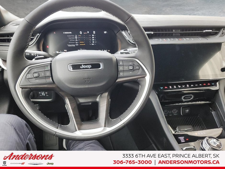 2026 Jeep Grand Cherokee L ALTITUDE Three Rows / Wireless Charging / ParkSense