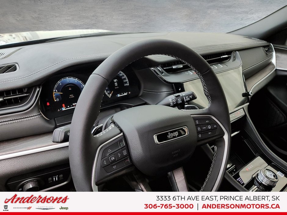 2026 Jeep Grand Cherokee L ALTITUDE Three Rows / Wireless Charging / ParkSense