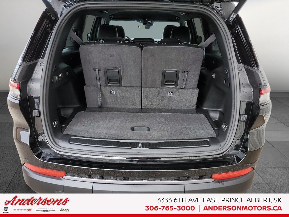 2026 Jeep Grand Cherokee L ALTITUDE Three Rows / Wireless Charging / ParkSense
