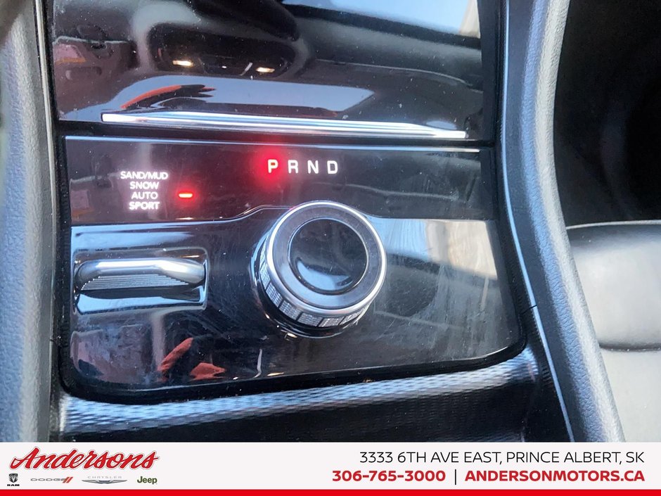 2024 Jeep Grand Cherokee Limited 3.6L Pentastar V6 / Black Appearance Package / Panoramic Sunroof