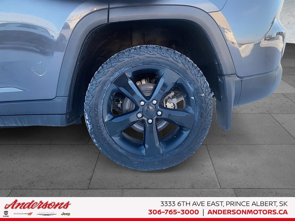 2024 Jeep Grand Cherokee Limited 3.6L Pentastar V6 / Black Appearance Package / Panoramic Sunroof