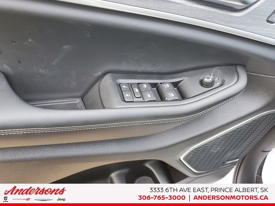 2025 Jeep Grand Cherokee LIMITED Black Appearance / Sunroof / Alpine Stereo