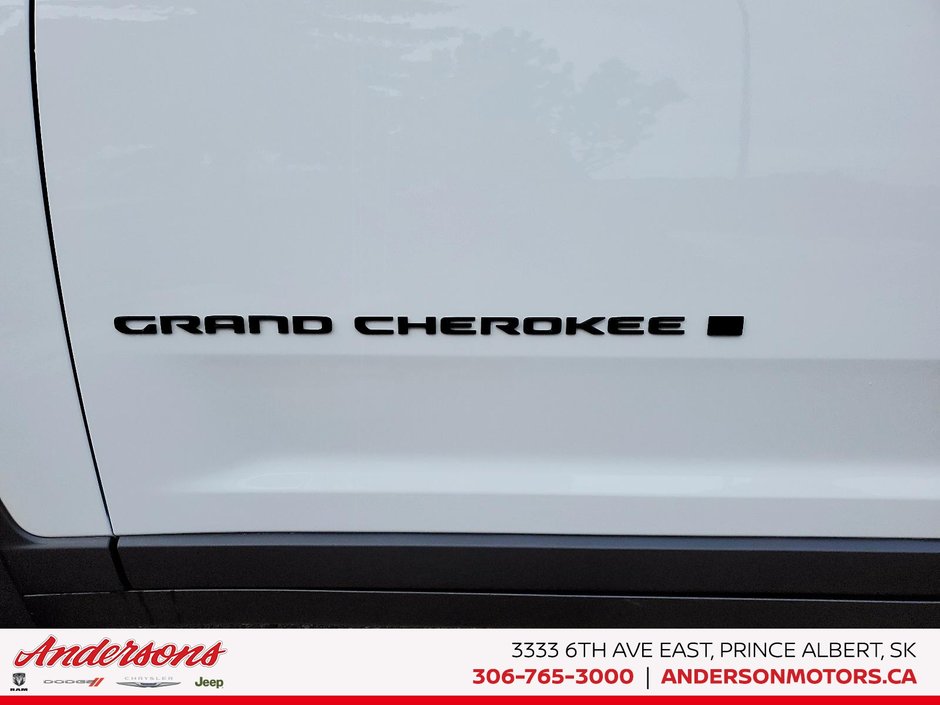 2025 Jeep Grand Cherokee LIMITED Black Appearance / Sunroof / Alpine Stereo