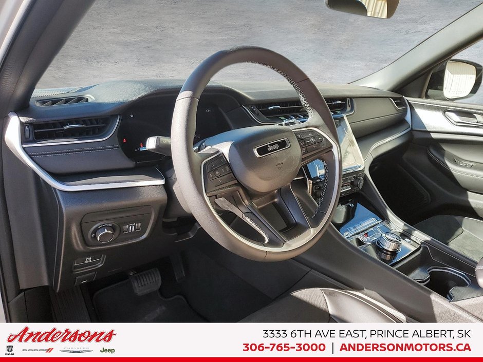 2025 Jeep Grand Cherokee LAREDO ALTITUDE Altitude Package / Trailer Tow / Wireless Charging