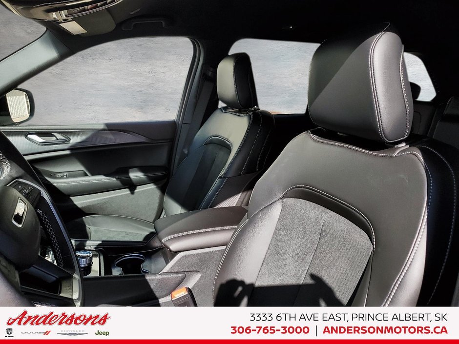 2025 Jeep Grand Cherokee LAREDO ALTITUDE Altitude Package / Trailer Tow / Wireless Charging