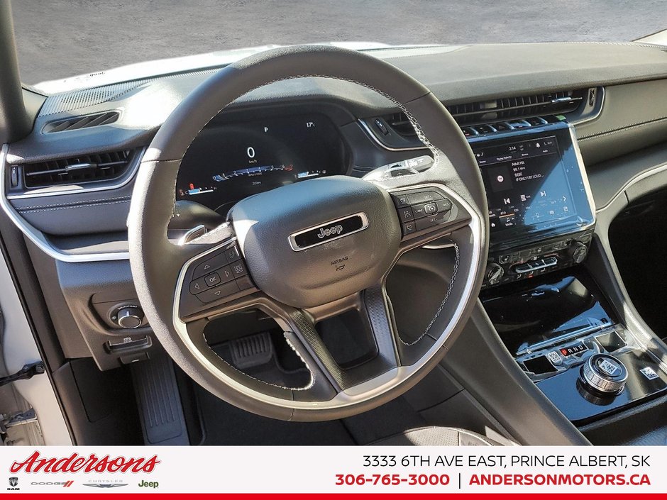 2025 Jeep Grand Cherokee LAREDO ALTITUDE Altitude Package / Trailer Tow / Wireless Charging