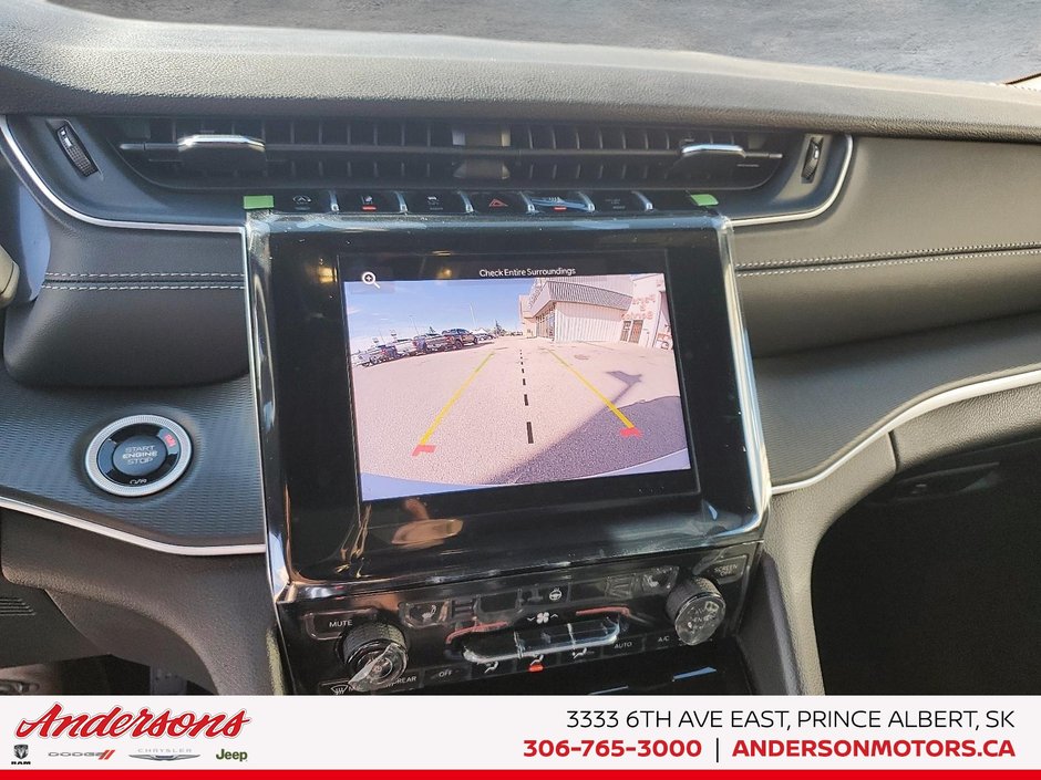 2025 Jeep Grand Cherokee LAREDO ALTITUDE Altitude Package / Trailer Tow / Wireless Charging