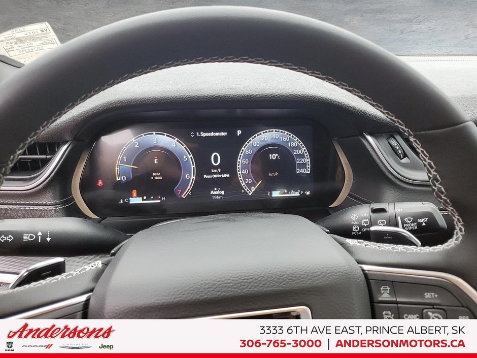 2025 Jeep Grand Cherokee LAREDO ALTITUDE Altitude Package / Trailer Tow / Power Sunroof