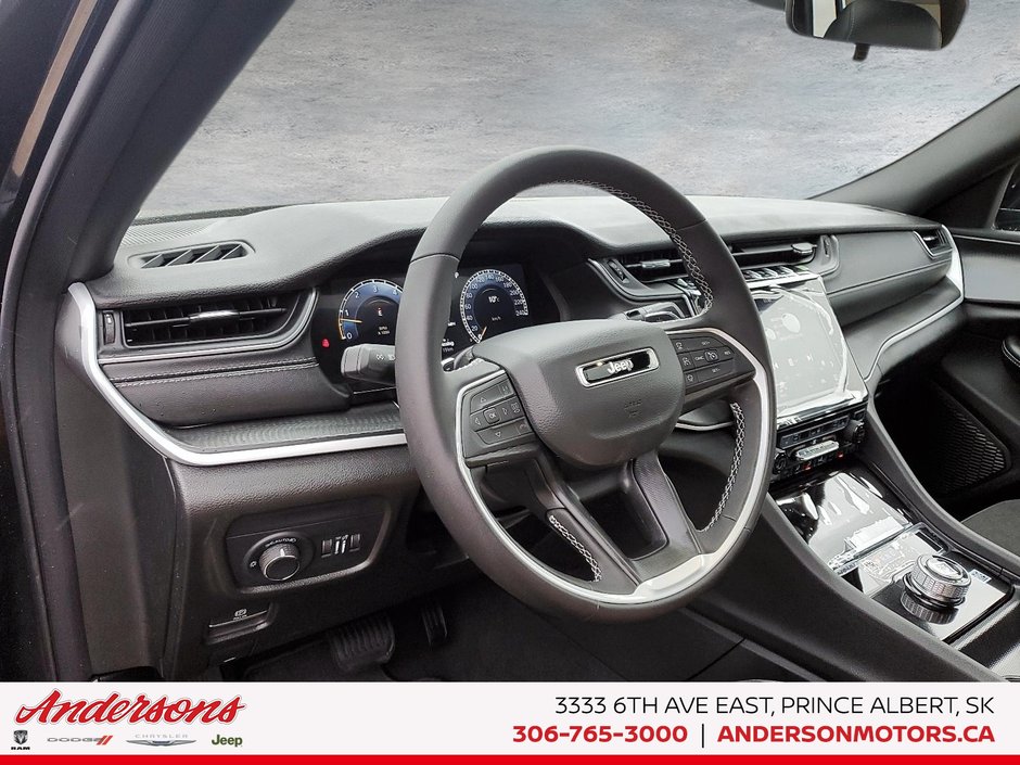 2025 Jeep Grand Cherokee LAREDO ALTITUDE Altitude Package / Trailer Tow / Power Sunroof