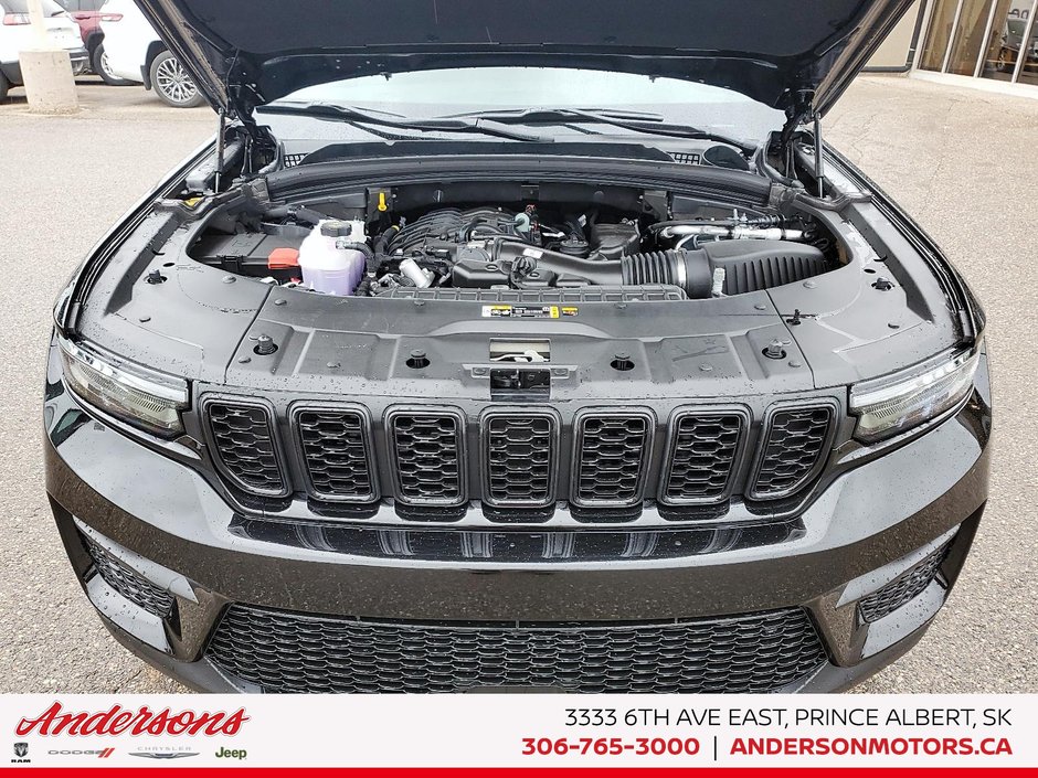 2025 Jeep Grand Cherokee LAREDO ALTITUDE Altitude Package / Trailer Tow / Power Sunroof