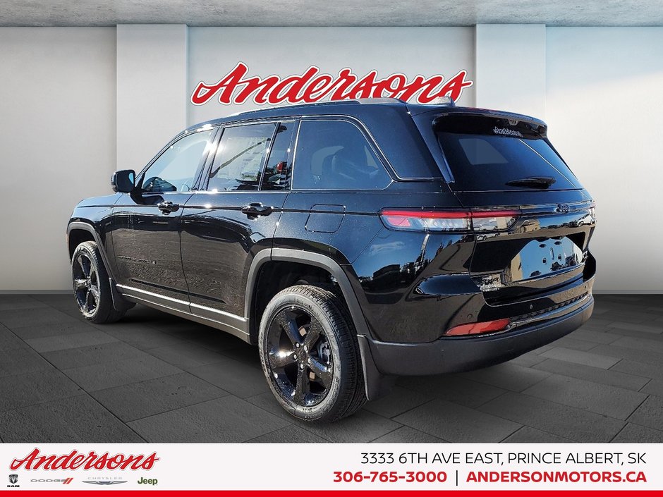 2025 Jeep Grand Cherokee LIMITED Luxury Tech Group / Black Appearance / Panoramic Sunroof