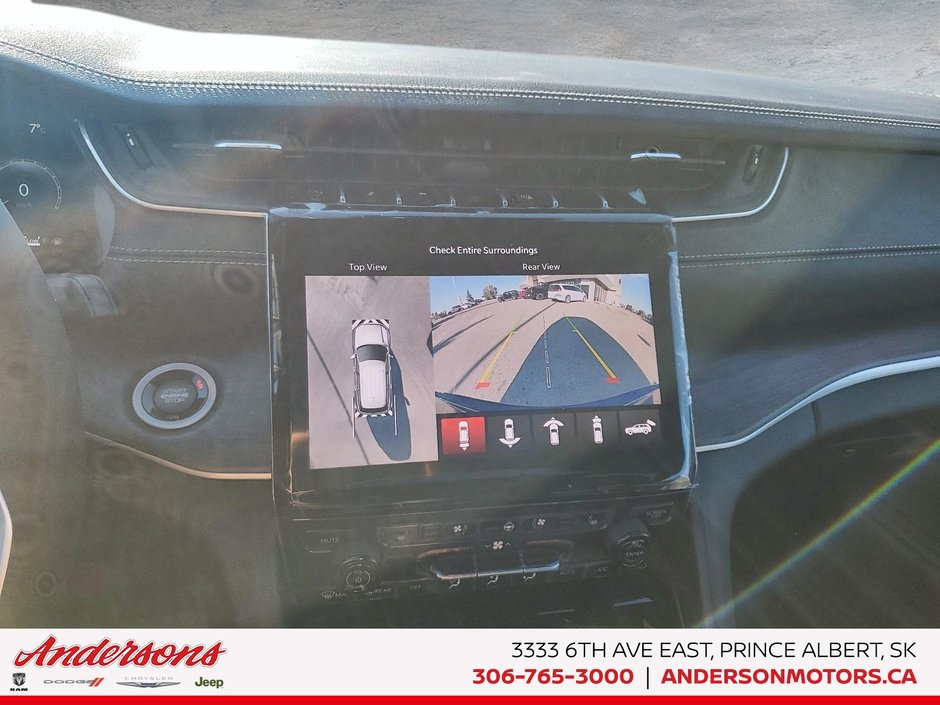 2025 Jeep Grand Cherokee LIMITED Luxury Tech Group / Black Appearance / Panoramic Sunroof