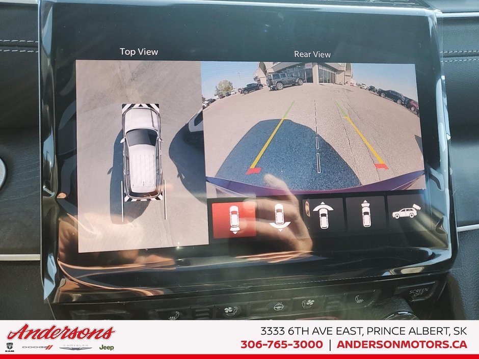 2025 Jeep Grand Cherokee LIMITED Luxury Tech Group / Black Appearance / Panoramic Sunroof