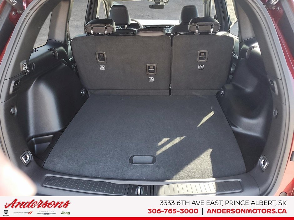 2025 Jeep Grand Cherokee LIMITED Luxury Tech Group / Black Appearance / Panoramic Sunroof