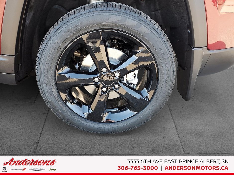 2025 Jeep Grand Cherokee LIMITED Luxury Tech Group / Black Appearance / Panoramic Sunroof