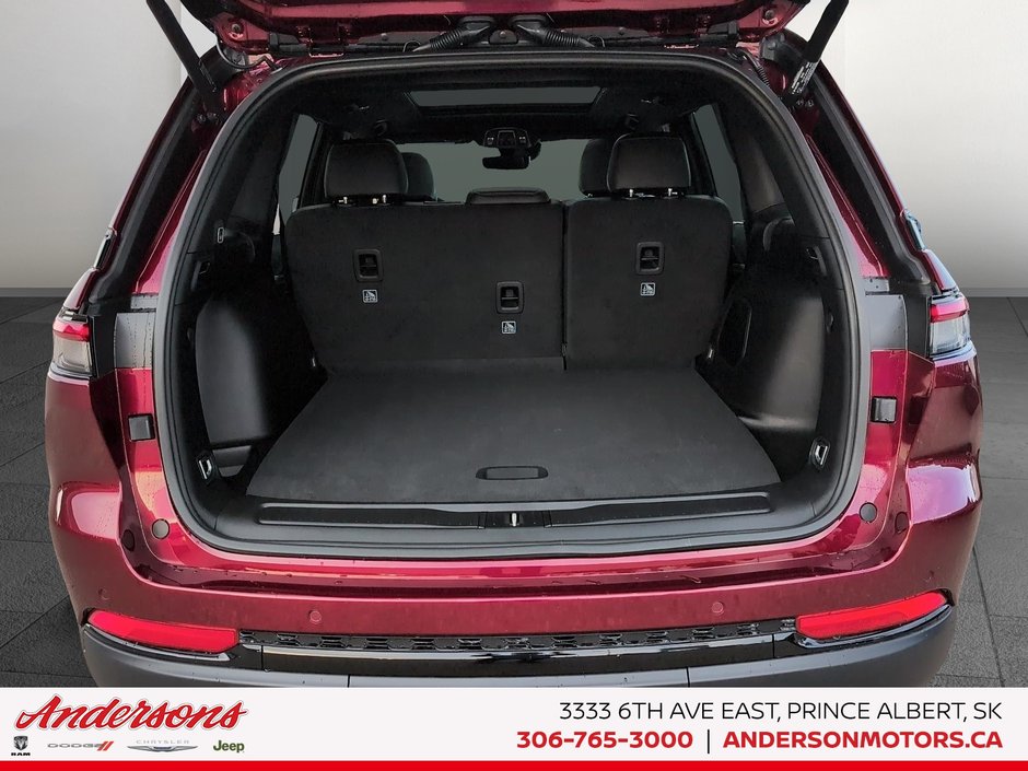 2025 Jeep Grand Cherokee LIMITED Luxury Tech Group / Black Appearance Pkg / Panoramic Sunroof