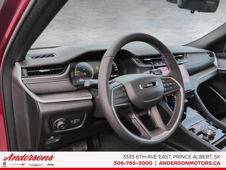 2025 Jeep Grand Cherokee LIMITED Luxury Tech Group / Black Appearance Pkg / Panoramic Sunroof