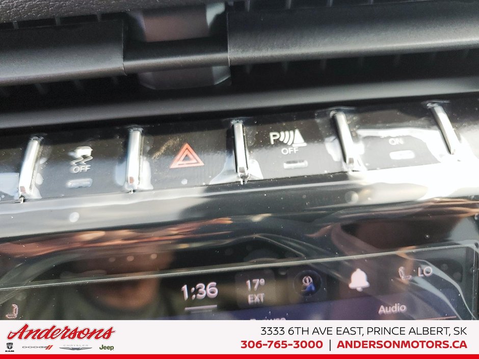 2025 Jeep Grand Cherokee LAREDO ALTITUDE Altitude Package / Trailer Tow / Heated Seats & Steering