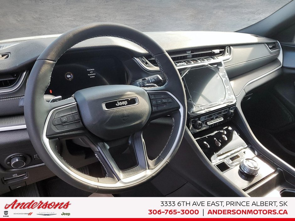 2025 Jeep Grand Cherokee LAREDO ALTITUDE Altitude Package / Trailer Tow / Heated Seats & Steering