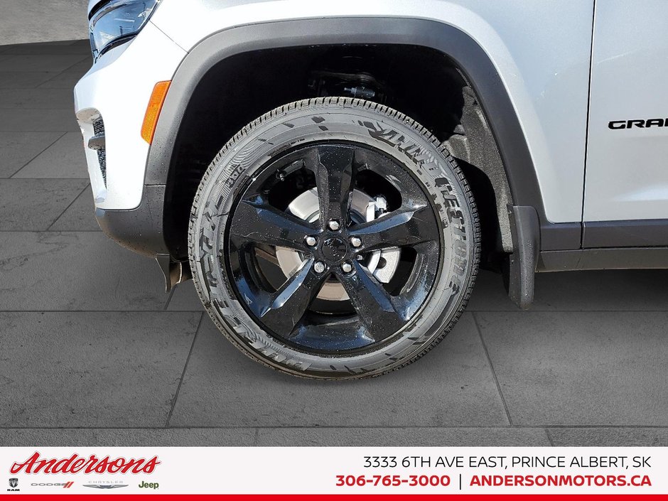 2025 Jeep Grand Cherokee LAREDO ALTITUDE Altitude Package / Trailer Tow / Power Sunroof