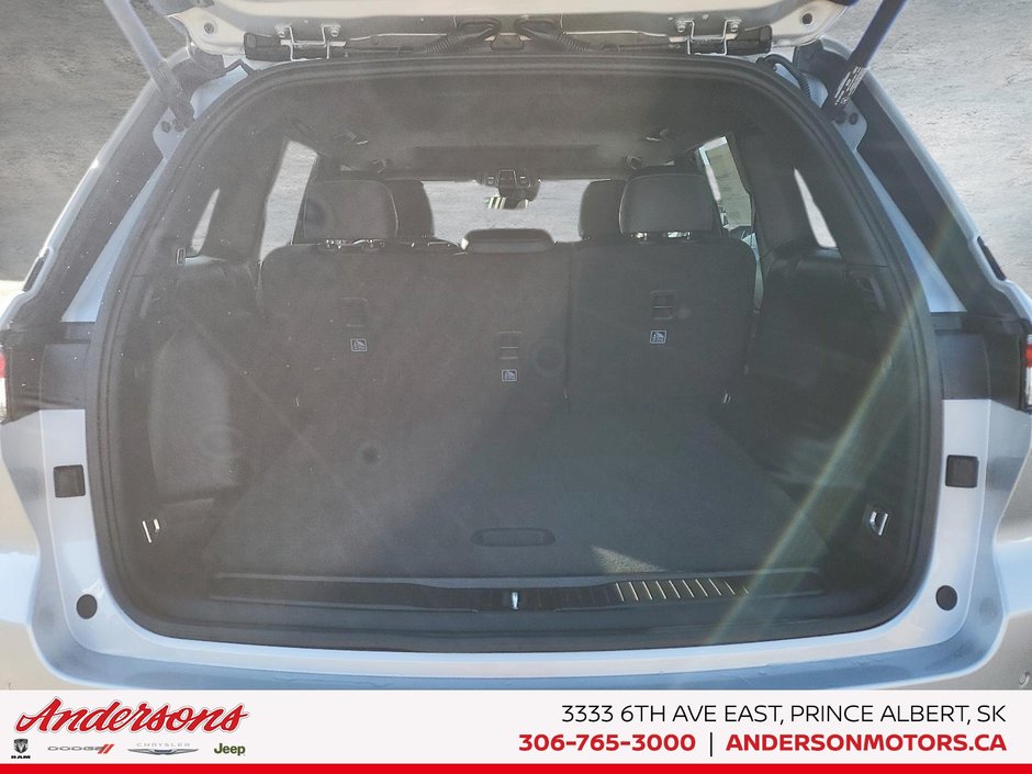 2025 Jeep Grand Cherokee LAREDO ALTITUDE Altitude Package / Trailer Tow / Power Sunroof