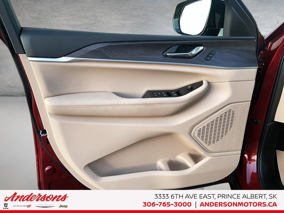 2025 Jeep Grand Cherokee LIMITED Black Appearance / Panoramic Sunroof / Heated Seats