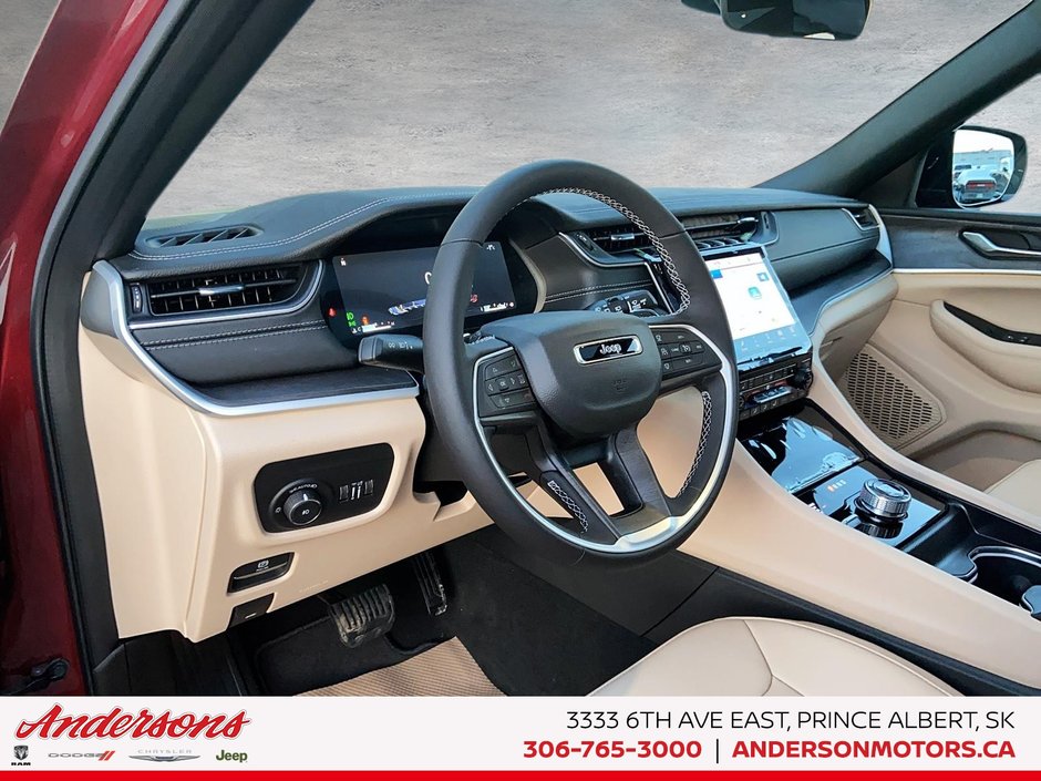 2025 Jeep Grand Cherokee LIMITED Black Appearance / Panoramic Sunroof / Heated Seats