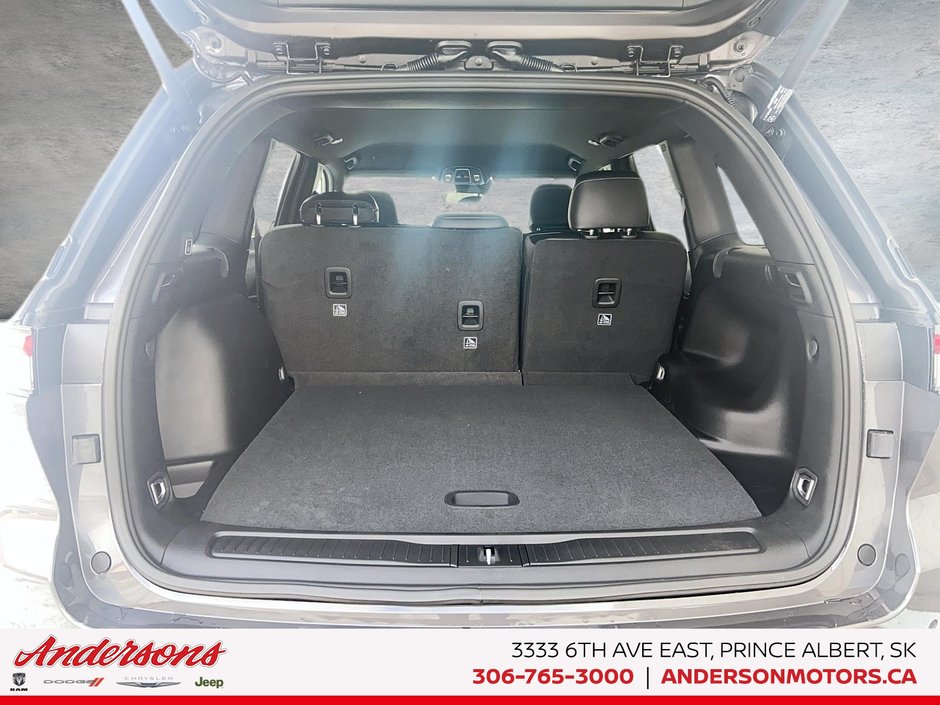 2025 Jeep Grand Cherokee LAREDO ALTITUDE Altitude Package / Trailer Tow / Wireless Charging