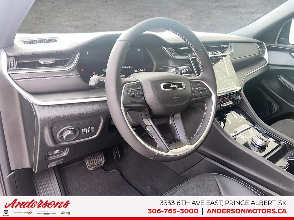 2025 Jeep Grand Cherokee LAREDO ALTITUDE Altitude Package / Trailer Tow / Wireless Charging