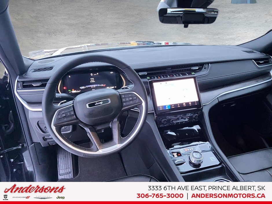 2025 Jeep Grand Cherokee LIMITED Black Appearance / Panoramic Sunroof / Trailer Tow