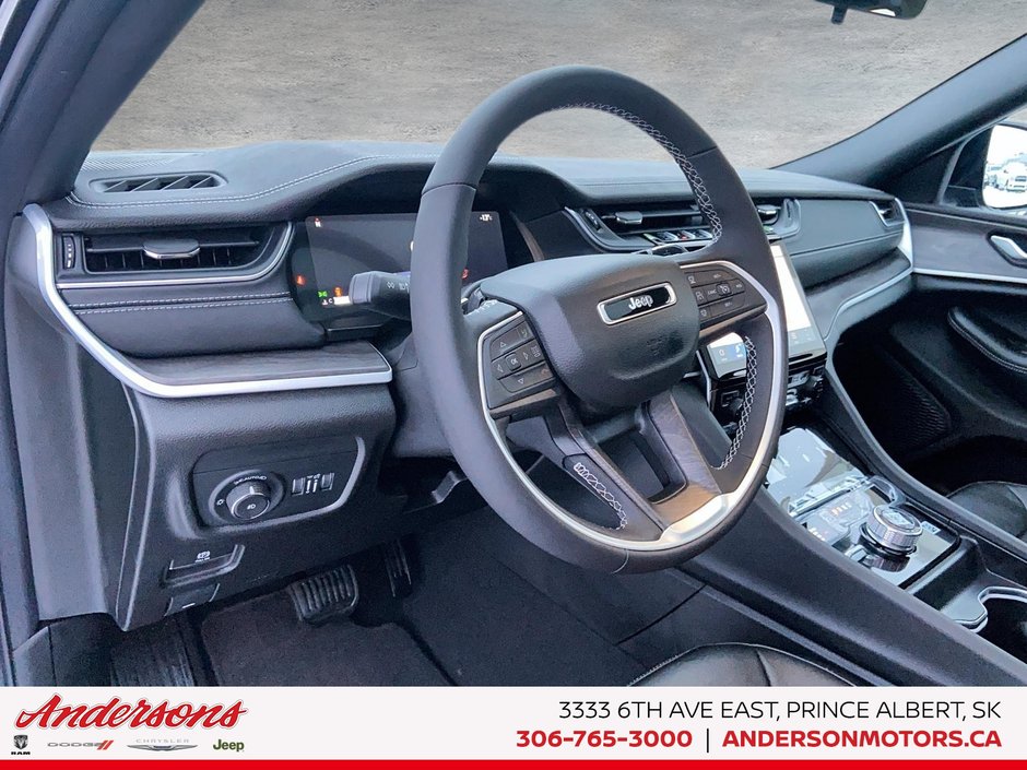 2025 Jeep Grand Cherokee LIMITED Black Appearance / Panoramic Sunroof / Trailer Tow