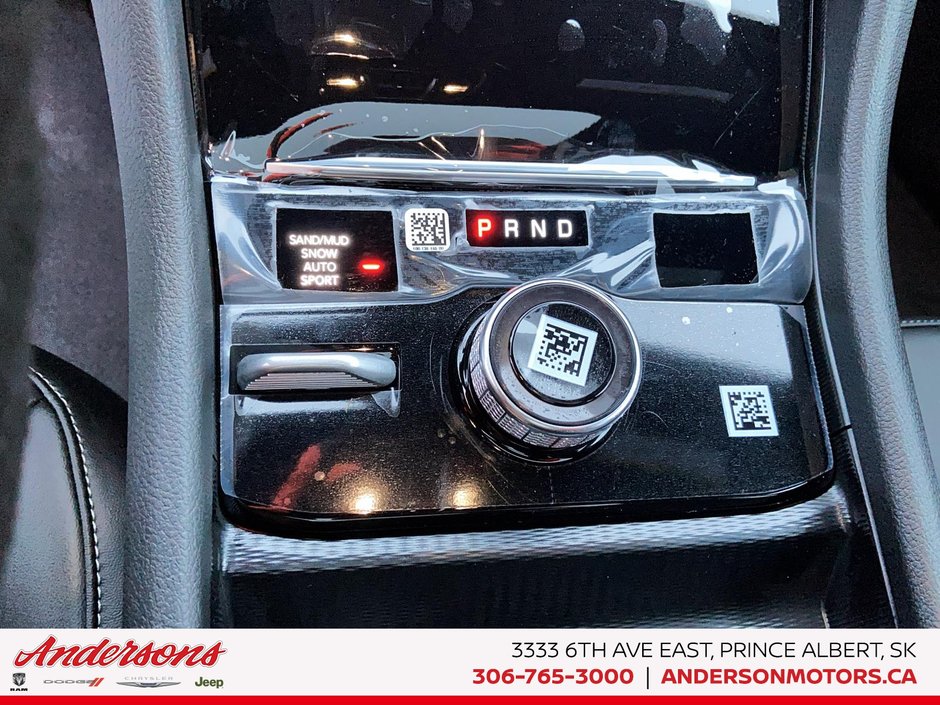 2025 Jeep Grand Cherokee LIMITED Black Appearance / Panoramic Sunroof / Trailer Tow