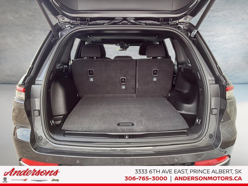 2026 Jeep Grand Cherokee LAREDO X Power Sunroof / Trailer Tow Package