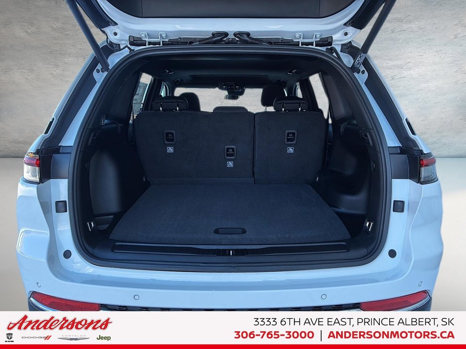 2026 Jeep Grand Cherokee LAREDO X Power Sunroof / Trailer Tow Package