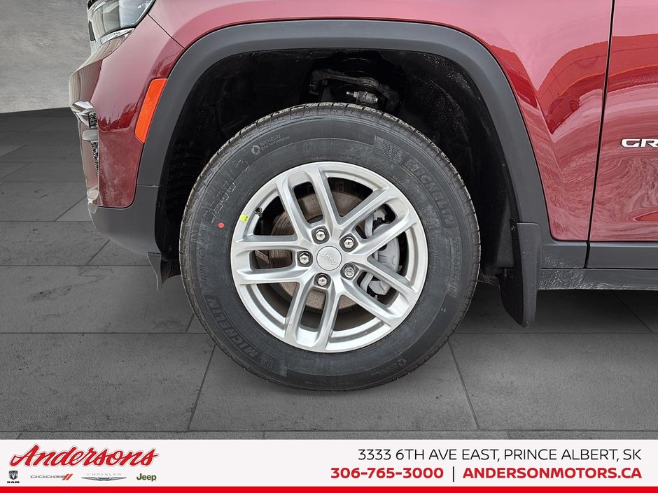 2026 Jeep Grand Cherokee LAREDO X Power Sunroof / Trailer Tow Package