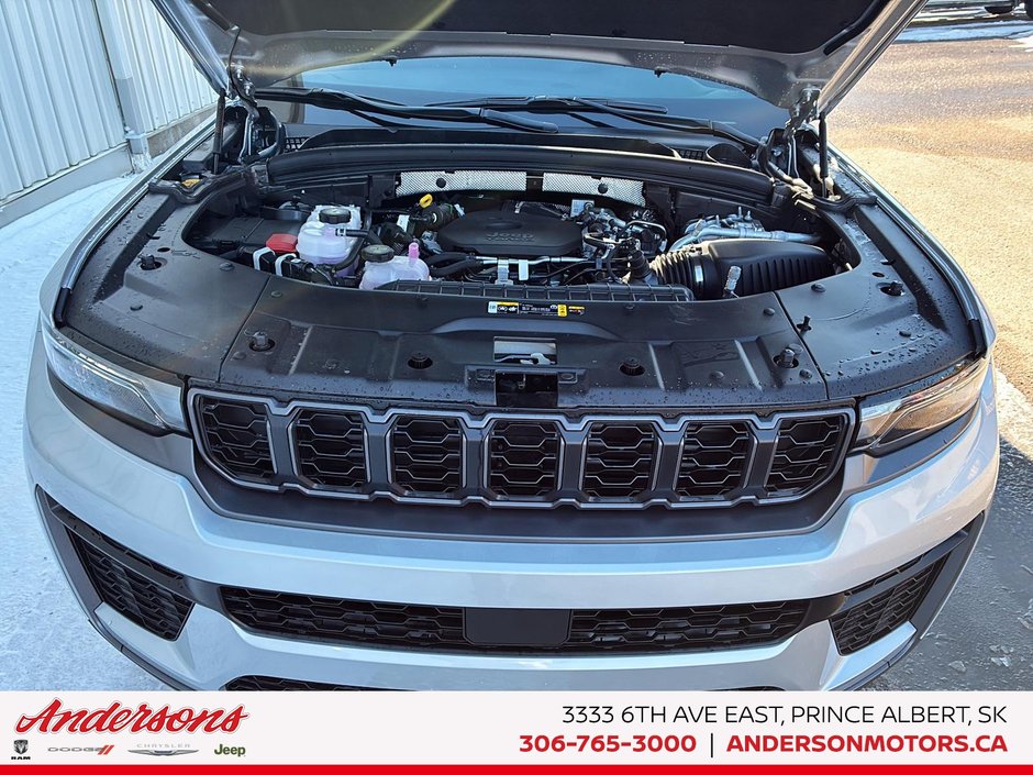2026 Jeep Grand Cherokee ALTITUDE 2.0L Turbo / 20-inch Gloss Black Wheels / Trailer Tow Package