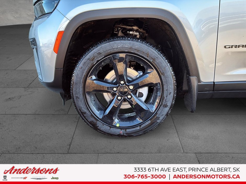 2026 Jeep Grand Cherokee ALTITUDE 2.0L Turbo / 20-inch Gloss Black Wheels / Trailer Tow Package