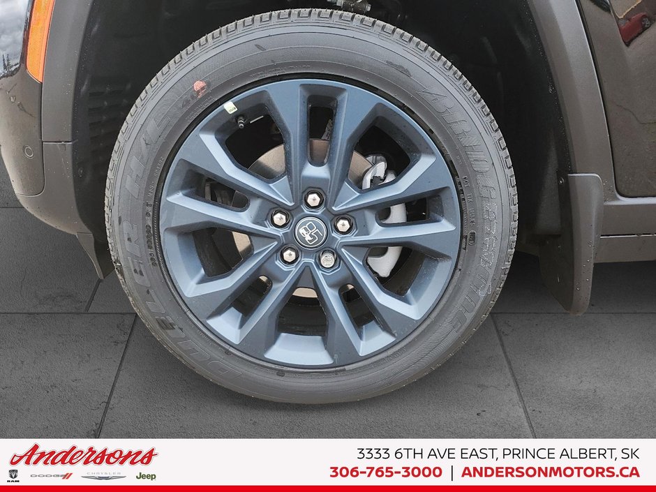 2026 Jeep Grand Cherokee 85TH ANNIVERSARY 2.0L Turbo / Panoramic Sunroof / Tow-Ready