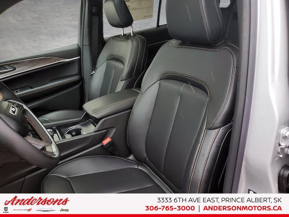 2026 Jeep Grand Cherokee 85TH ANNIVERSARY 2.0L Turbo / Panoramic Sunroof / Tow Ready