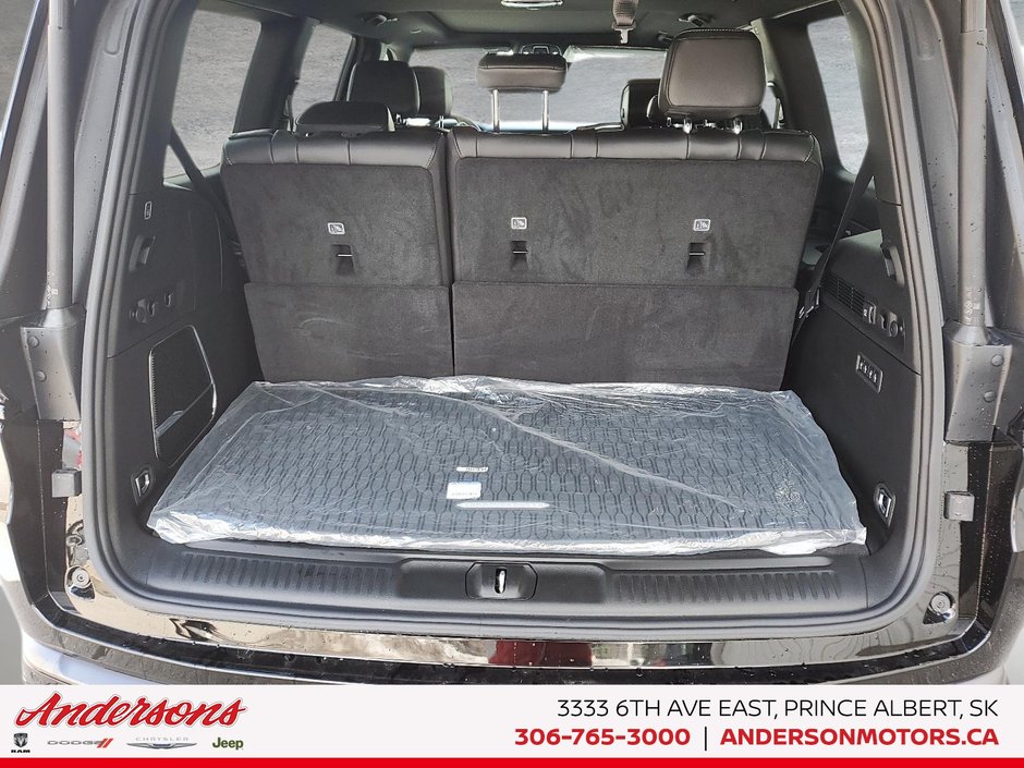2026 Jeep Grand Wagoneer UPLAND 3.0L Hurricane Twin Turbo I-6 / Quadra-Lift Air Suspension / Three Panel Sunroof