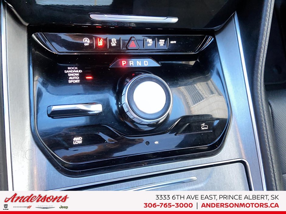 2024 Jeep Wagoneer Series II Carbide 3.0L Hurricane Twin Turbo / Ventilated Front Seats / Three-Panel Sunroof