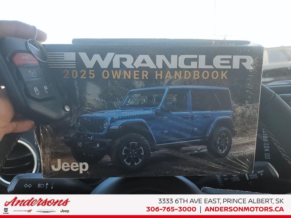 2025 Jeep WRANGLER 4-Door SAHARA Advanced Cruise Control / Power Leather Seats / All-Terrain Tires