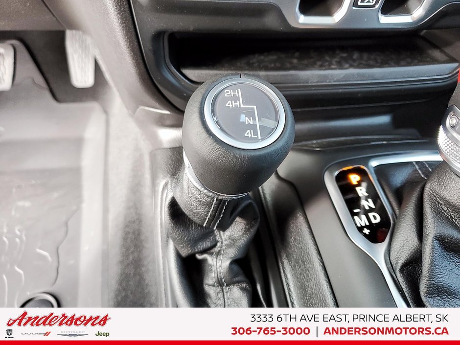 2025 Jeep WRANGLER 4-Door SAHARA Advanced Cruise Control / Power Leather Seats / All-Terrain Tires
