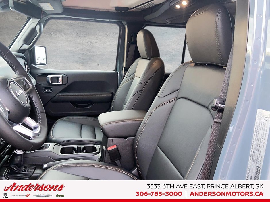 2026 Jeep Wrangler 4-Door SAHARA Heated Seats & Steering / McKinley Seats / Off-Road Camera