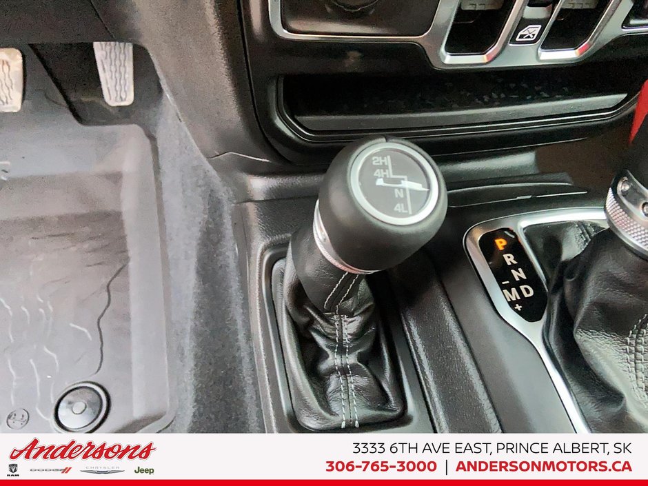 2026 Jeep Wrangler 4-Door SAHARA Heated Seats & Steering / McKinley Seats / Off-Road Camera