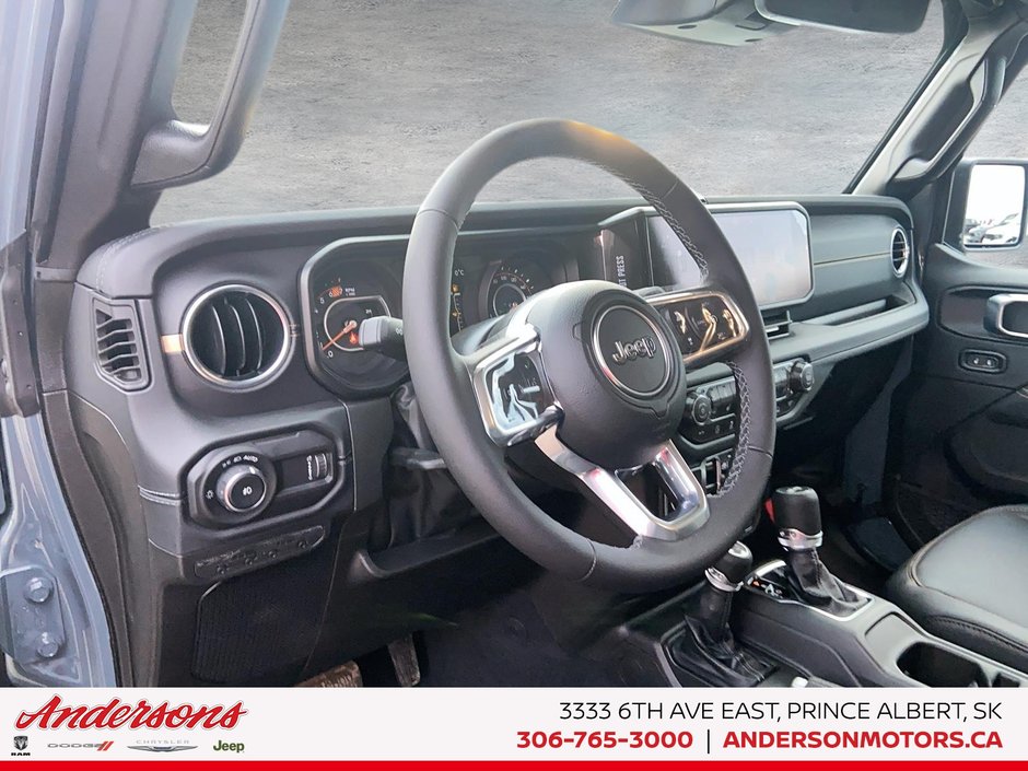 2026 Jeep Wrangler 4-Door SAHARA Heated Seats & Steering / McKinley Seats / Off-Road Camera