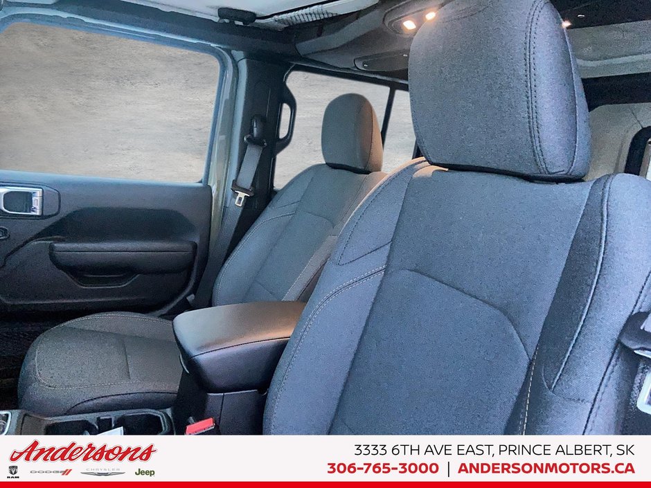 2026 Jeep Wrangler 4-Door WILLYS Heated Steering & Seats / Off-Road Package / Alpine Premium Rock Rails / Alpine Stereo